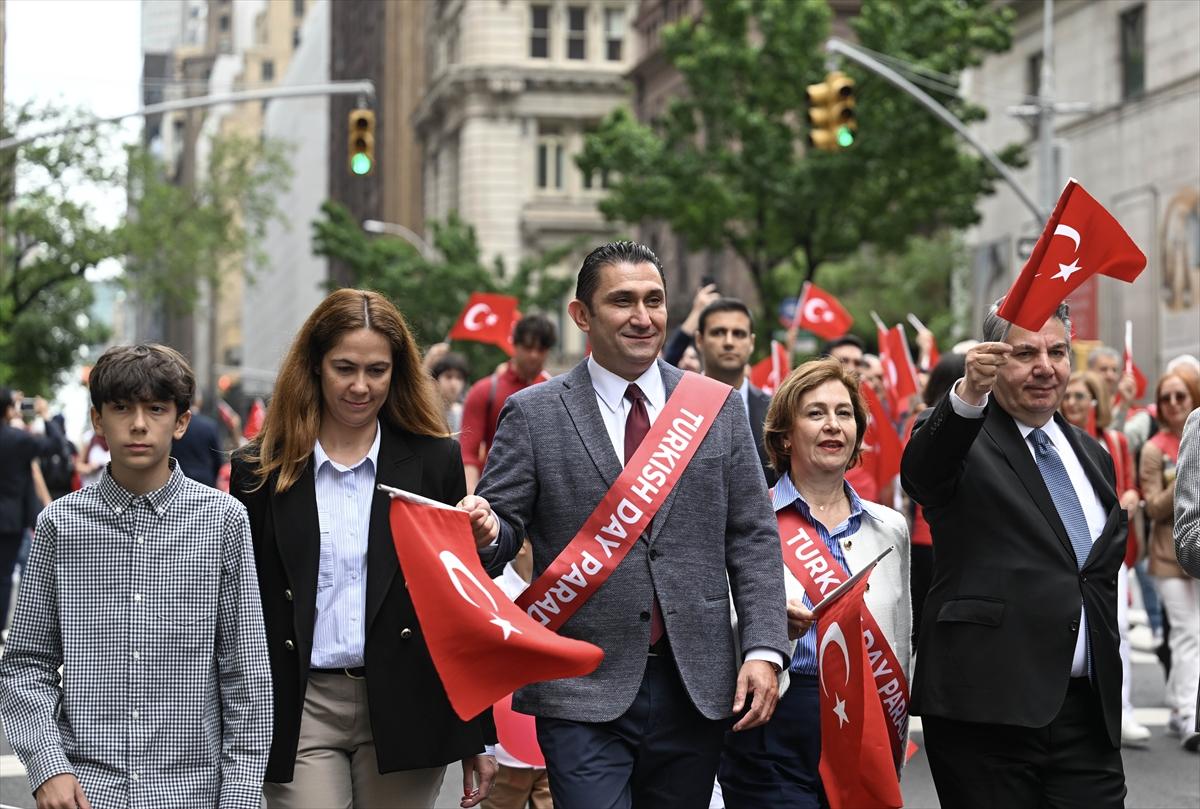 New York, Türk bayraklarıyla donandı: 41. Geleneksel Türk Günü Yürüyüşü