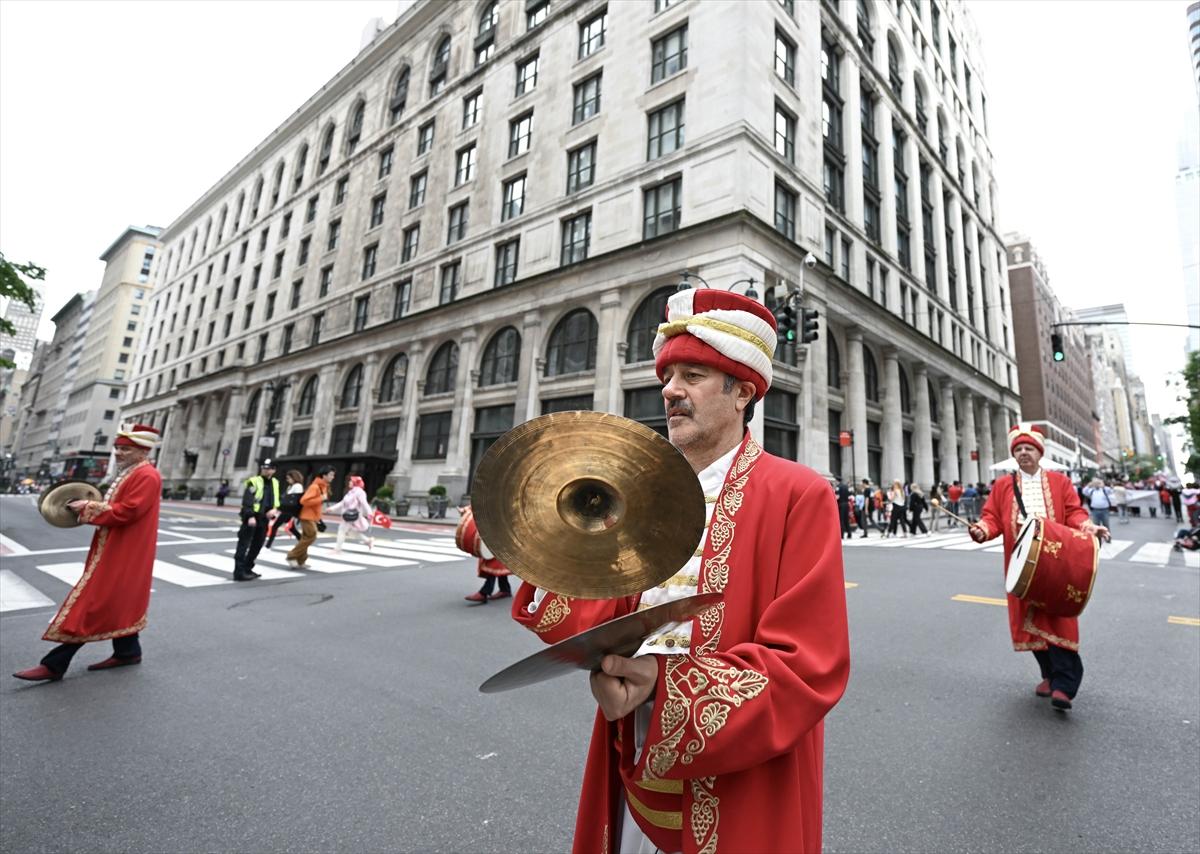 New York, Türk bayraklarıyla donandı: 41. Geleneksel Türk Günü Yürüyüşü