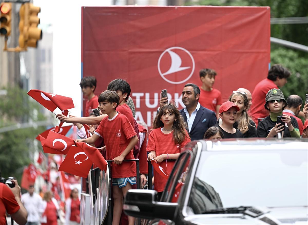 New York, Türk bayraklarıyla donandı: 41. Geleneksel Türk Günü Yürüyüşü