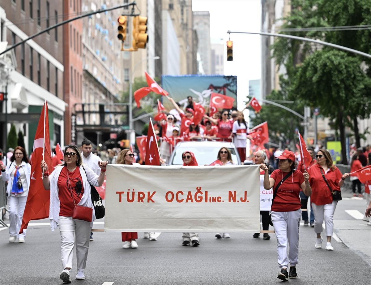 New York, Türk bayraklarıyla donandı: 41. Geleneksel Türk Günü Yürüyüşü