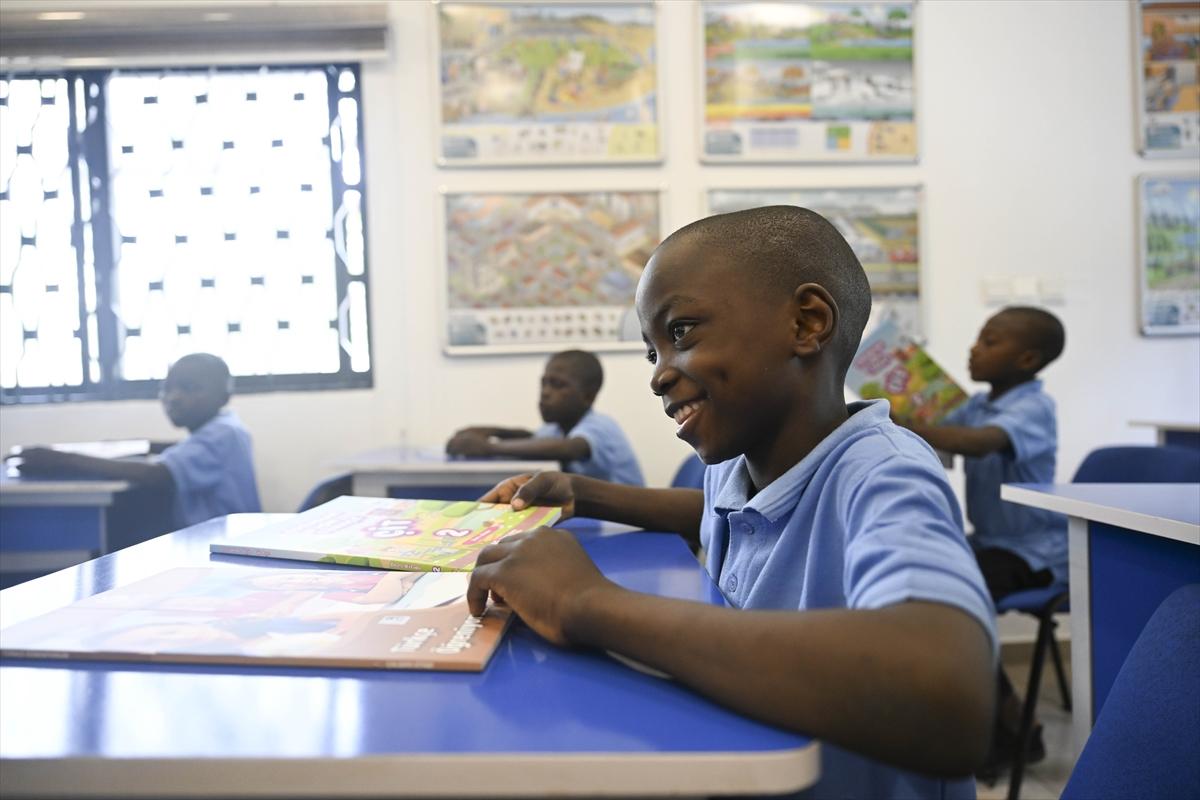 Nijeryalı çocuklar Yunus Emre Enstitüsü'nde Türkçe öğreniyor
