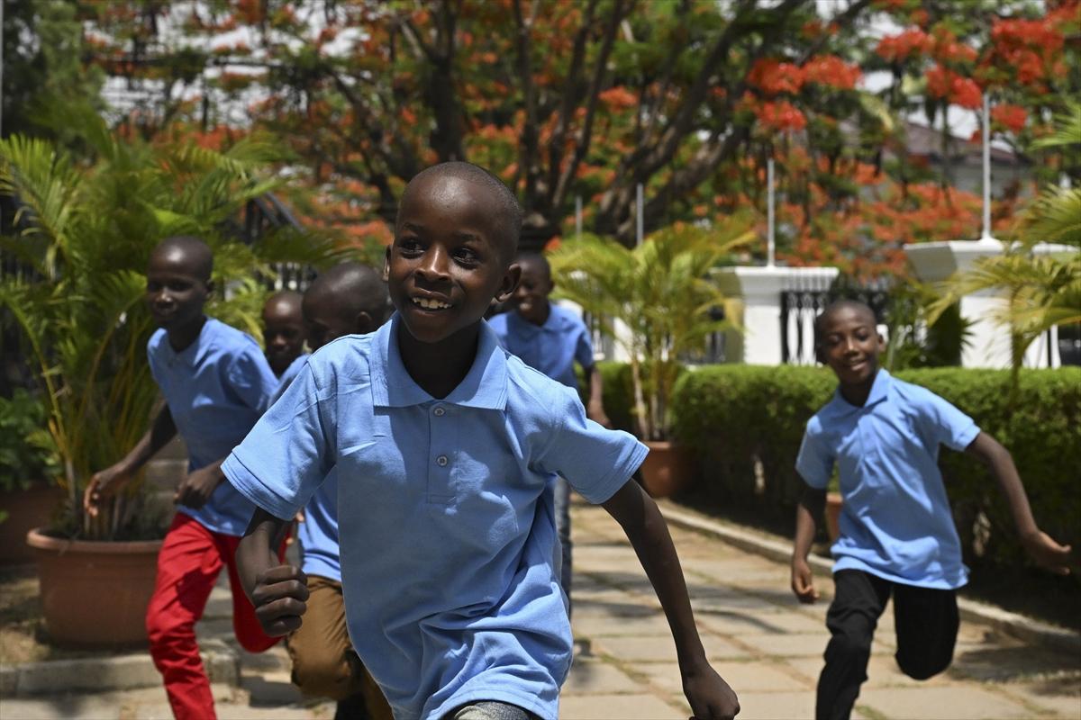 Nijeryalı çocuklar Yunus Emre Enstitüsü'nde Türkçe öğreniyor
