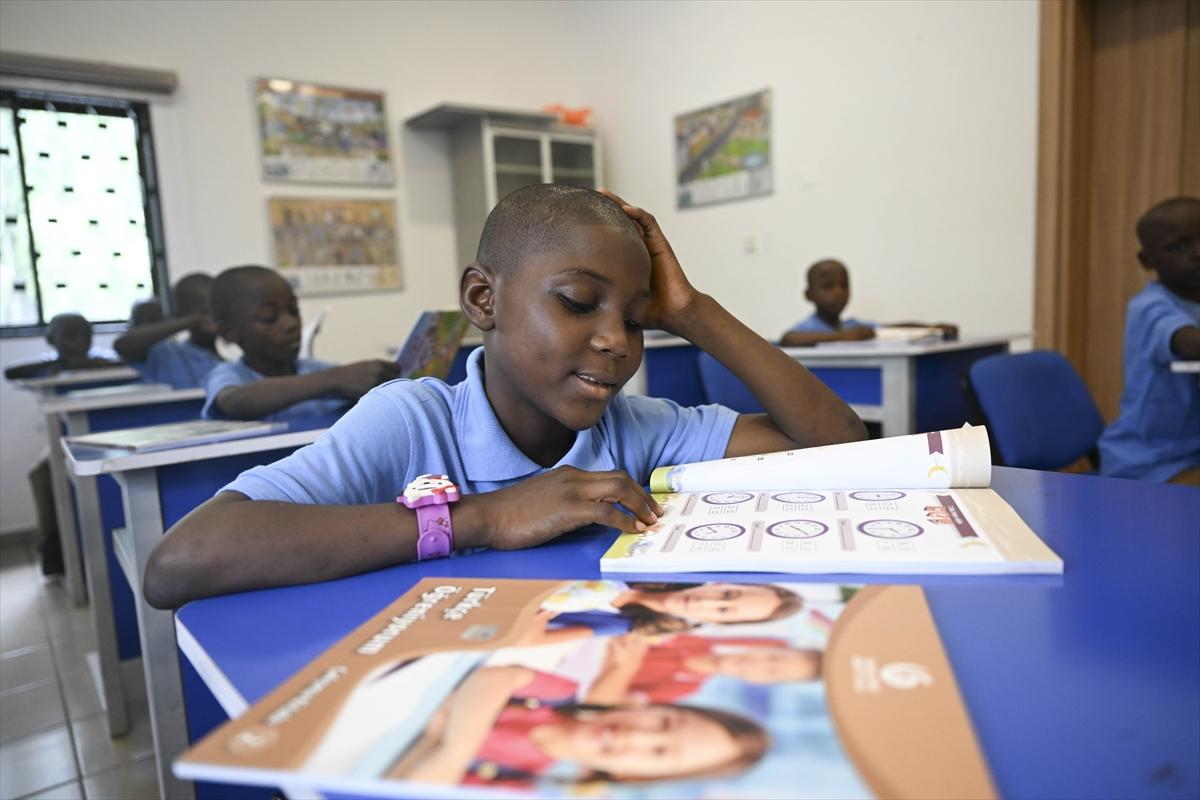 Nijeryalı çocuklar Yunus Emre Enstitüsü'nde Türkçe öğreniyor