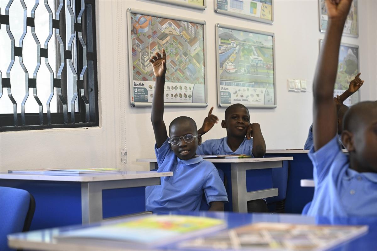 Nijeryalı çocuklar Yunus Emre Enstitüsü'nde Türkçe öğreniyor