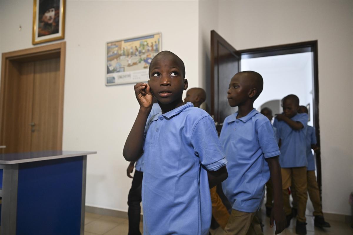 Nijeryalı çocuklar Yunus Emre Enstitüsü'nde Türkçe öğreniyor