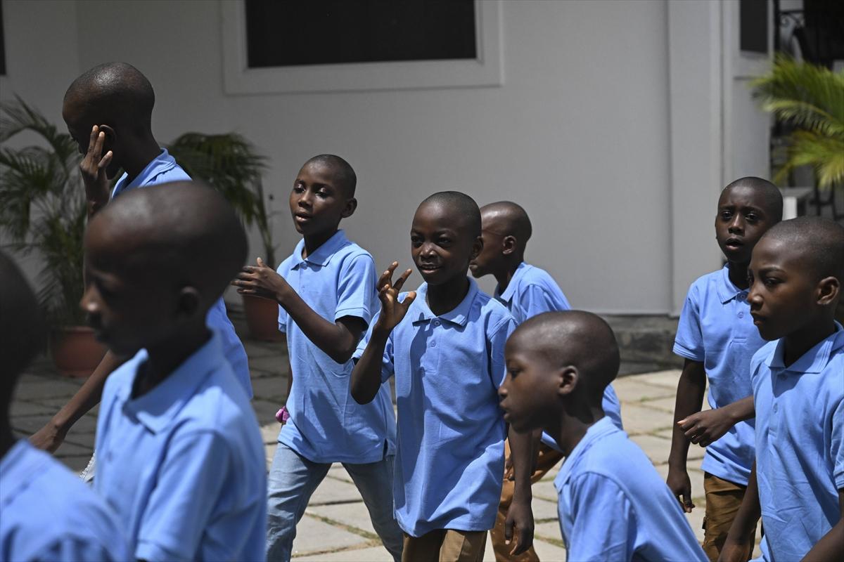 Nijeryalı çocuklar Yunus Emre Enstitüsü'nde Türkçe öğreniyor