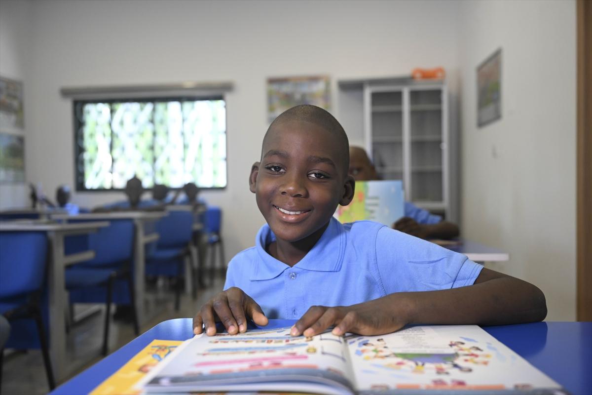 Nijeryalı çocuklar Yunus Emre Enstitüsü'nde Türkçe öğreniyor