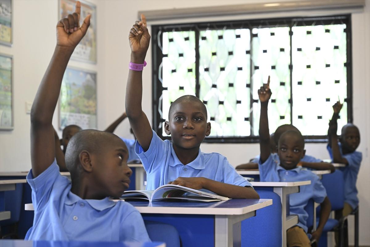 Nijeryalı çocuklar Yunus Emre Enstitüsü'nde Türkçe öğreniyor