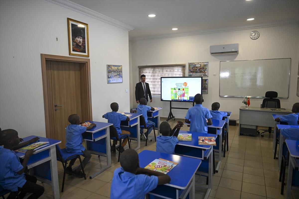 Nijeryalı çocuklar Yunus Emre Enstitüsü'nde Türkçe öğreniyor