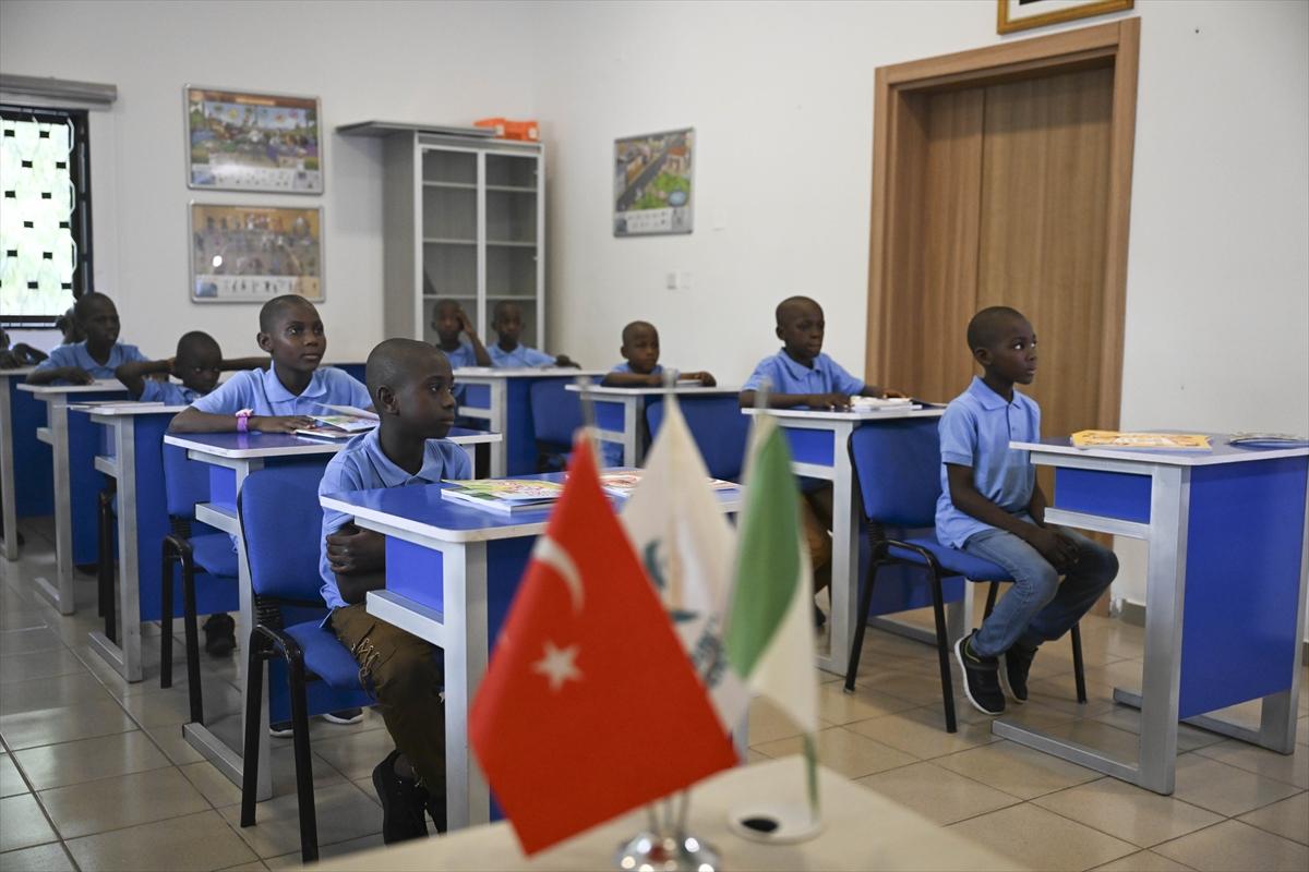 Nijeryalı çocuklar Yunus Emre Enstitüsü'nde Türkçe öğreniyor