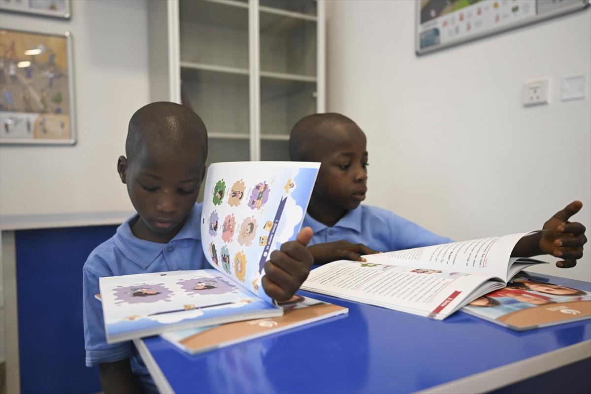 Nijeryalı çocuklar Yunus Emre Enstitüsü'nde Türkçe öğreniyor