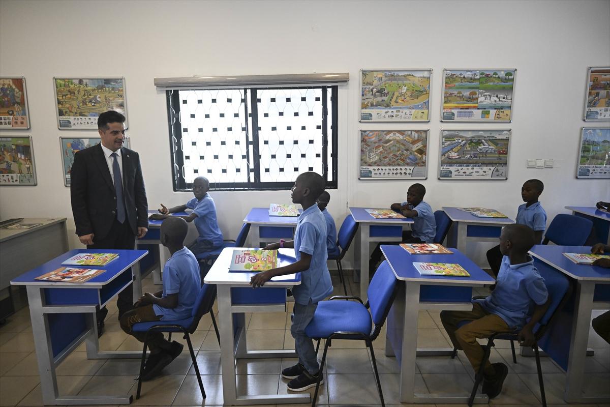 Nijeryalı çocuklar Yunus Emre Enstitüsü'nde Türkçe öğreniyor