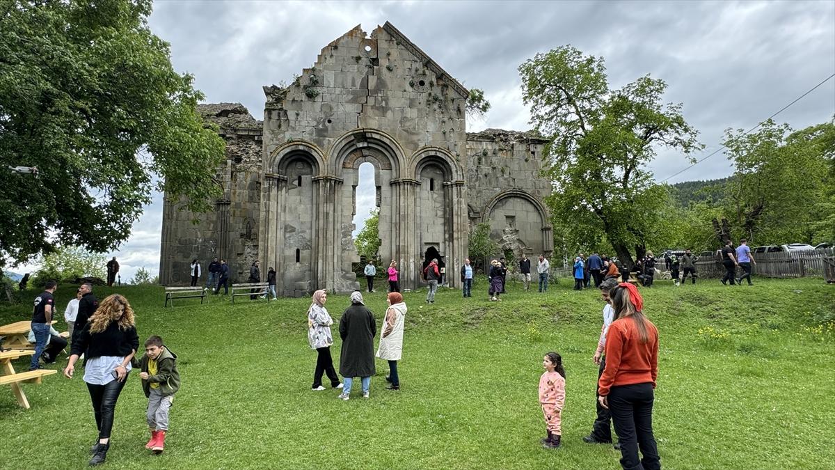 Artvin'in sakin şehri Şavşat turizmi hareketlendirdi