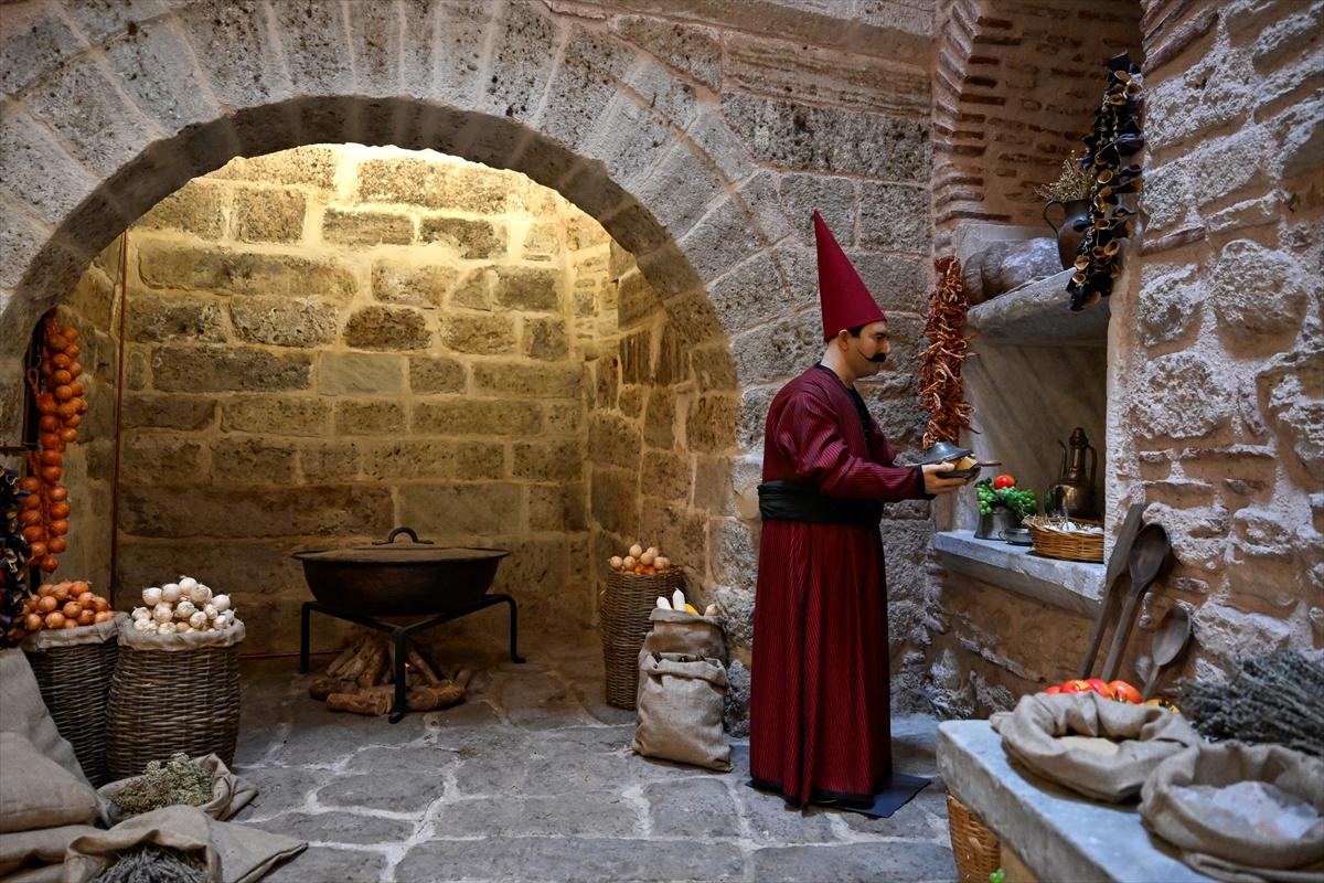 Topkapı Sarayı'nda Cariyeler Taşlığı ve Kuşhane Mutfağı ziyarete açıldı