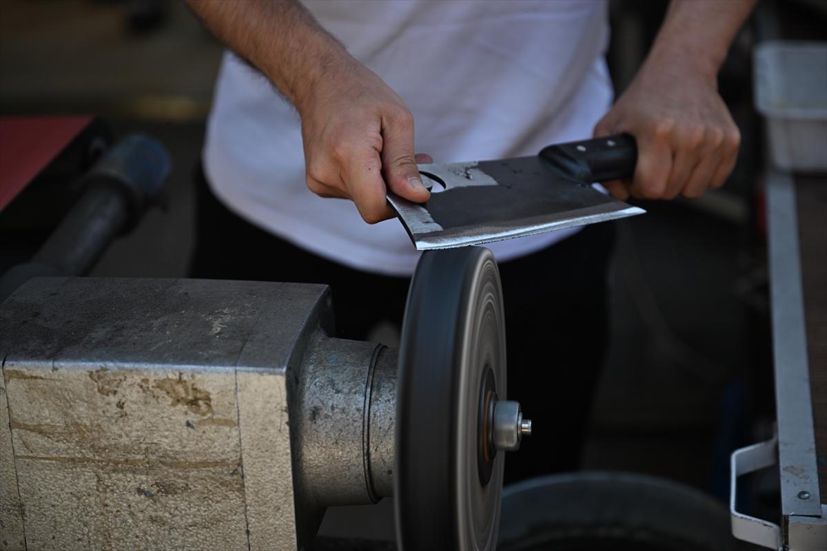 Kurban bayramı öncesi son hazırlıklar... Bıçaklar bileniyor