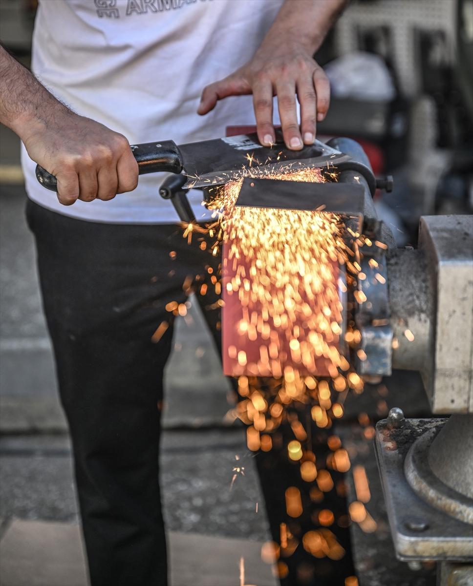 Kurban bayramı öncesi son hazırlıklar... Bıçaklar bileniyor