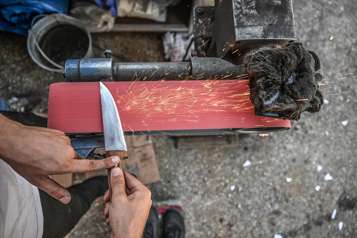 Kurban bayramı öncesi son hazırlıklar... Bıçaklar bileniyor