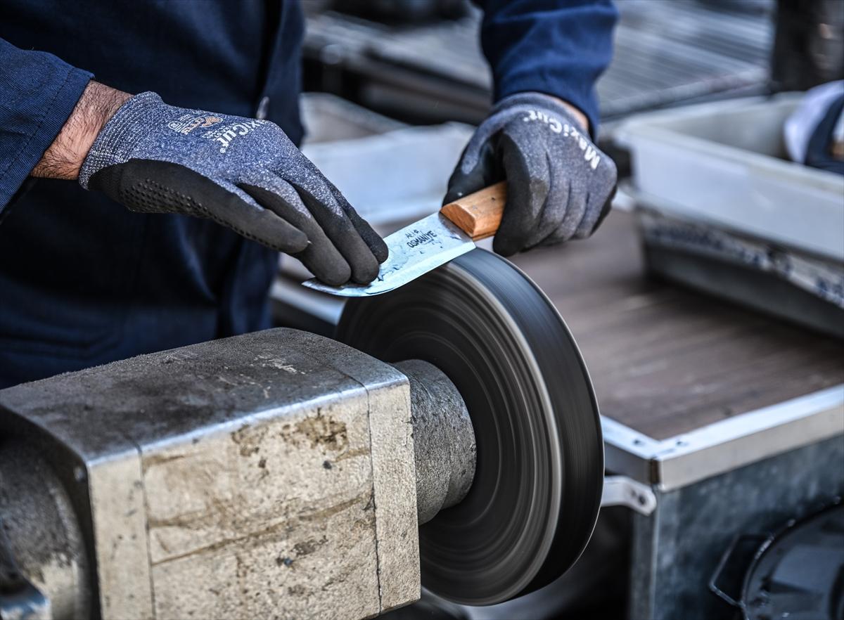 Kurban bayramı öncesi son hazırlıklar... Bıçaklar bileniyor