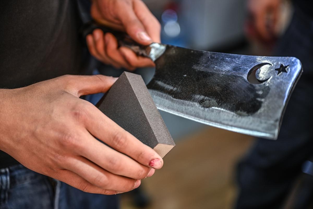 Kurban bayramı öncesi son hazırlıklar... Bıçaklar bileniyor