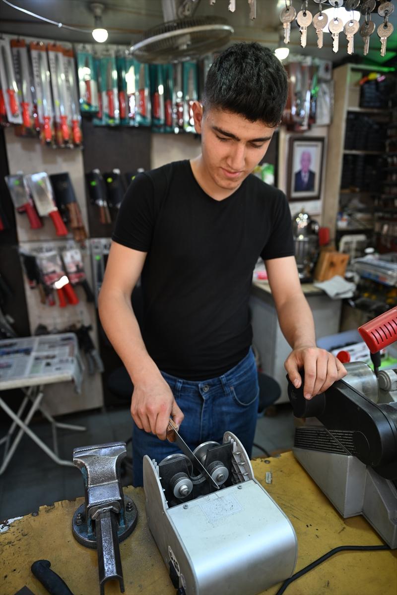 Kurban bayramı öncesi son hazırlıklar... Bıçaklar bileniyor