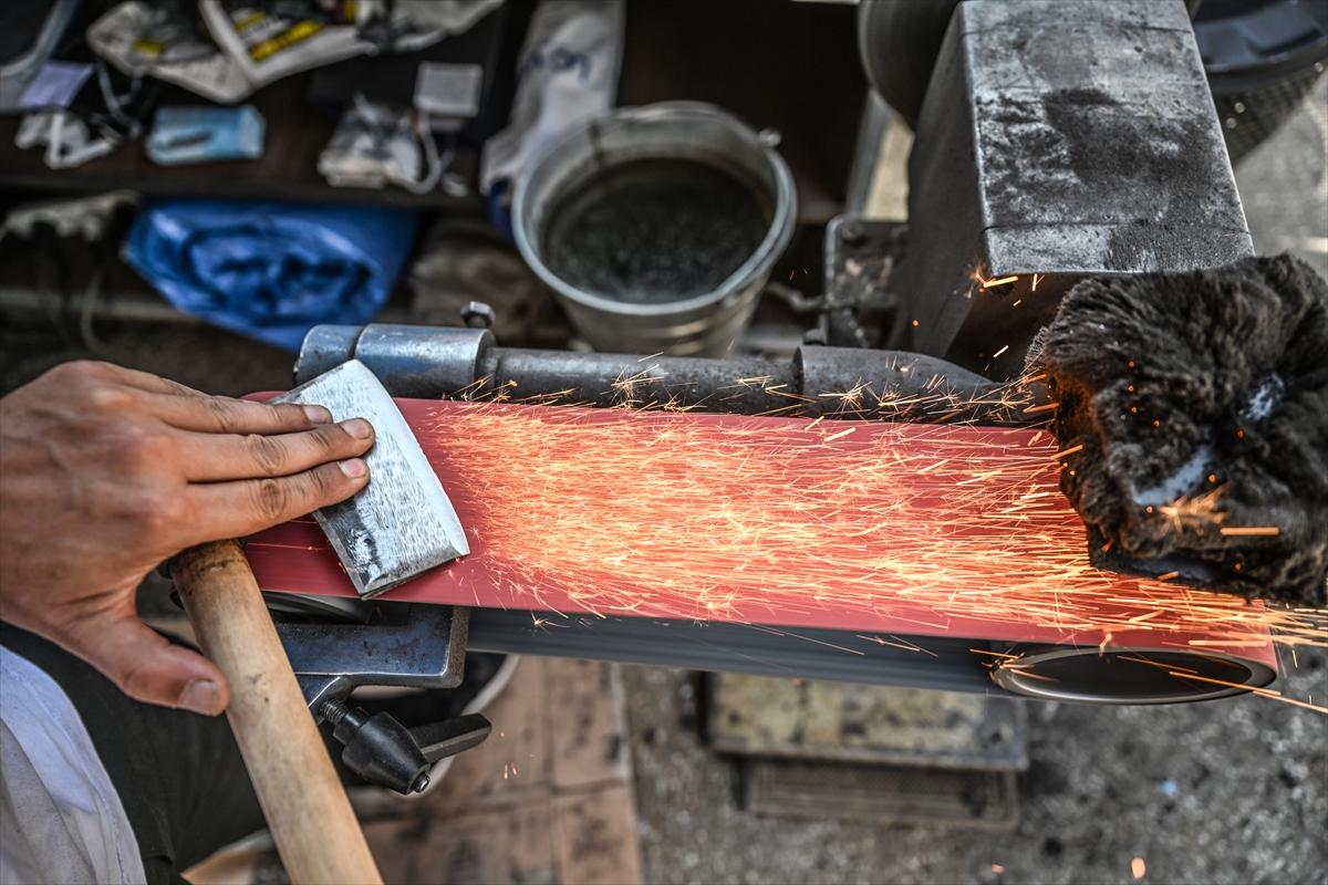 Kurban bayramı öncesi son hazırlıklar... Bıçaklar bileniyor