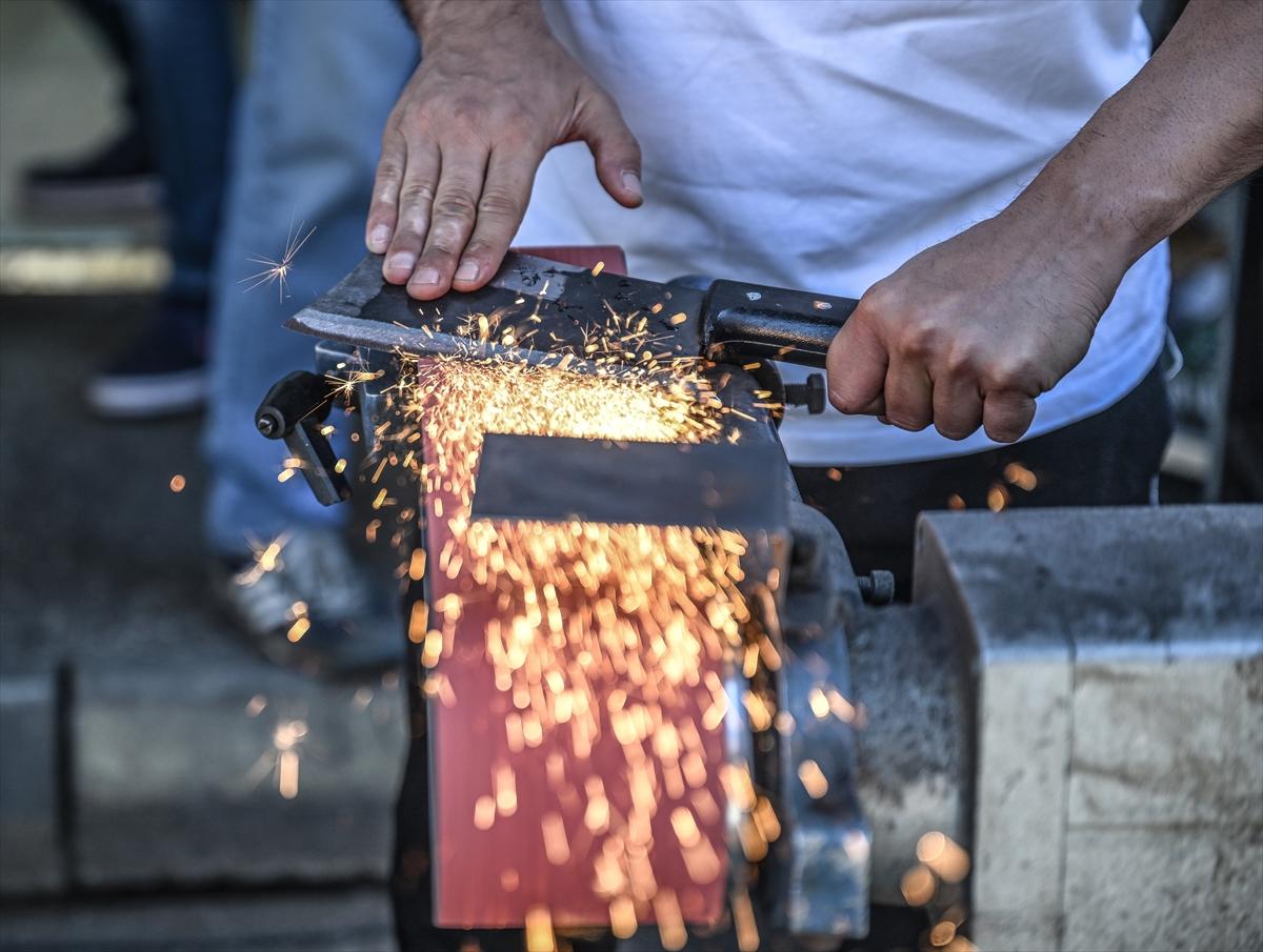 Kurban bayramı öncesi son hazırlıklar... Bıçaklar bileniyor