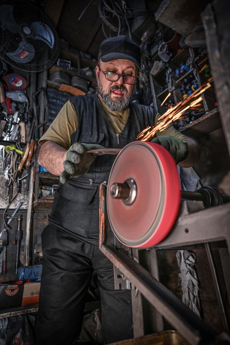 Kurban bayramı öncesi son hazırlıklar... Bıçaklar bileniyor