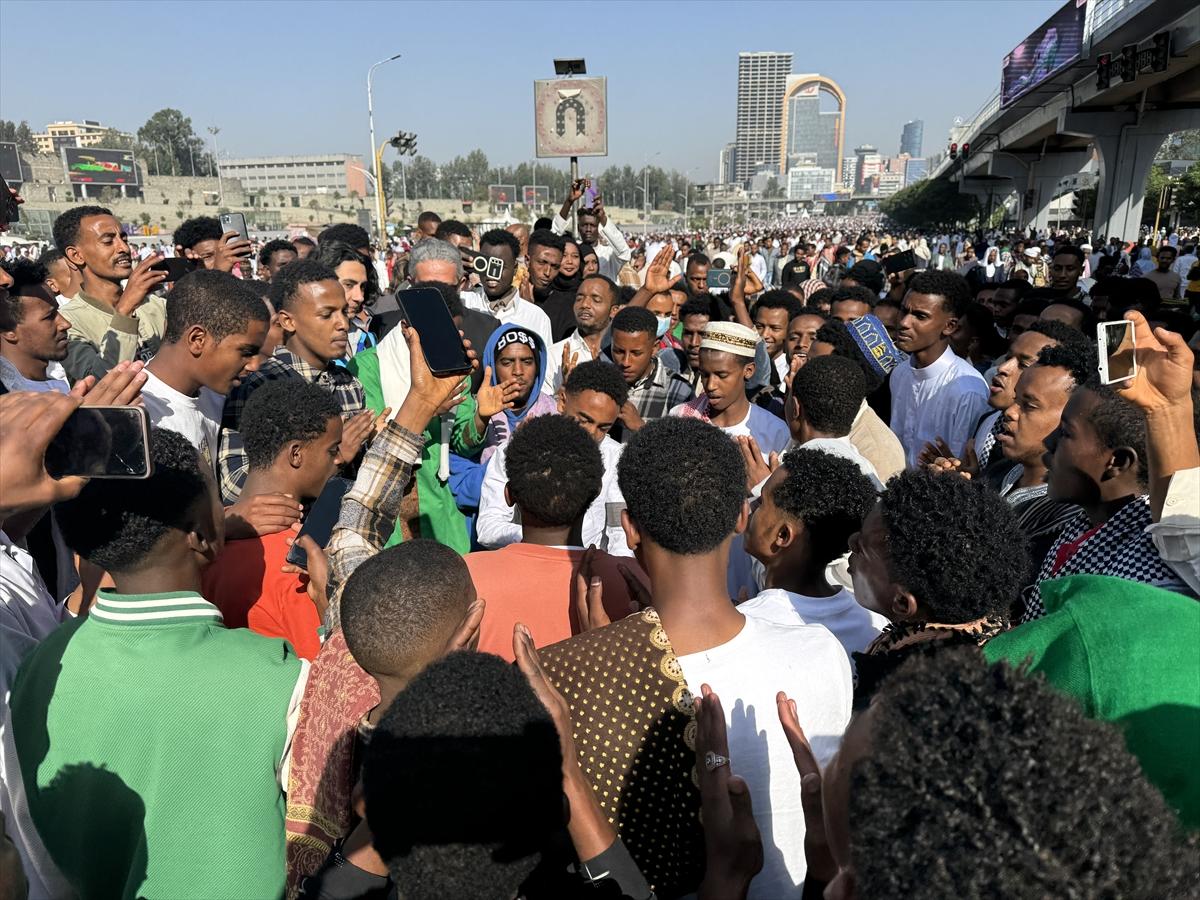 Kurban Bayramı sabahında dünyada bayram namazı