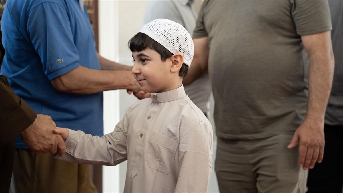 Kurban Bayramı sabahında dünyada bayram namazı