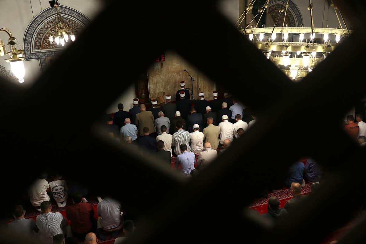 Kurban Bayramı sabahında dünyada bayram namazı