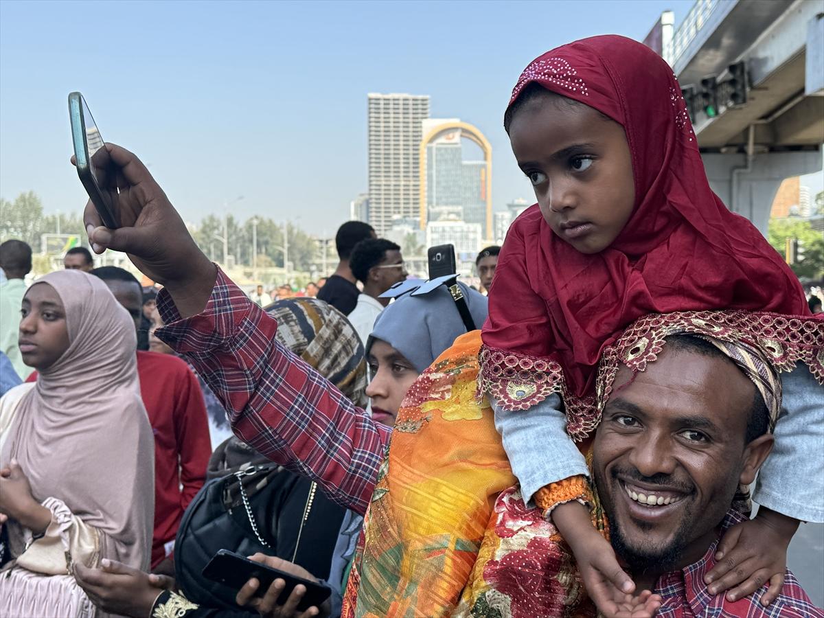 Kurban Bayramı sabahında dünyada bayram namazı
