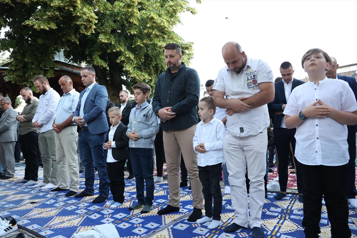 Kurban Bayramı sabahında dünyada bayram namazı