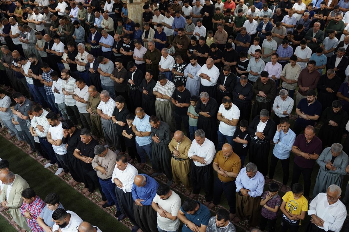 Kurban Bayramı sabahında dünyada bayram namazı