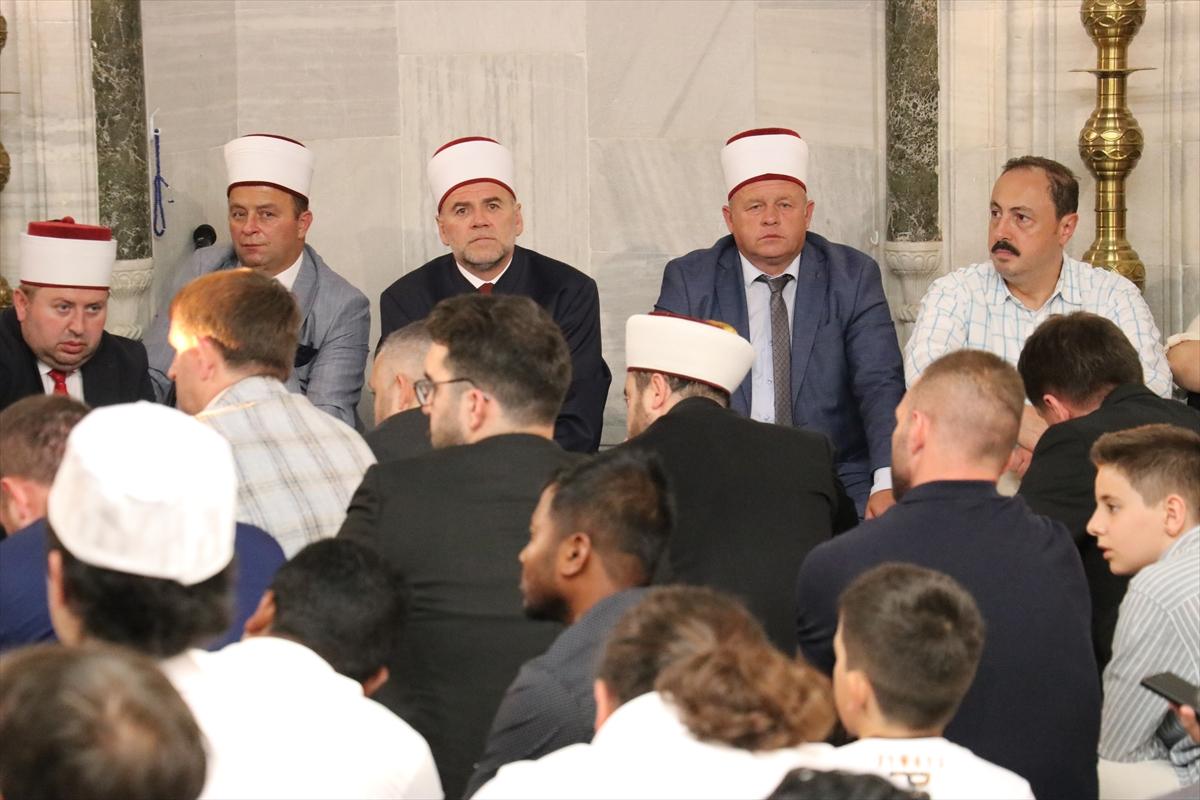 Kurban Bayramı sabahında dünyada bayram namazı