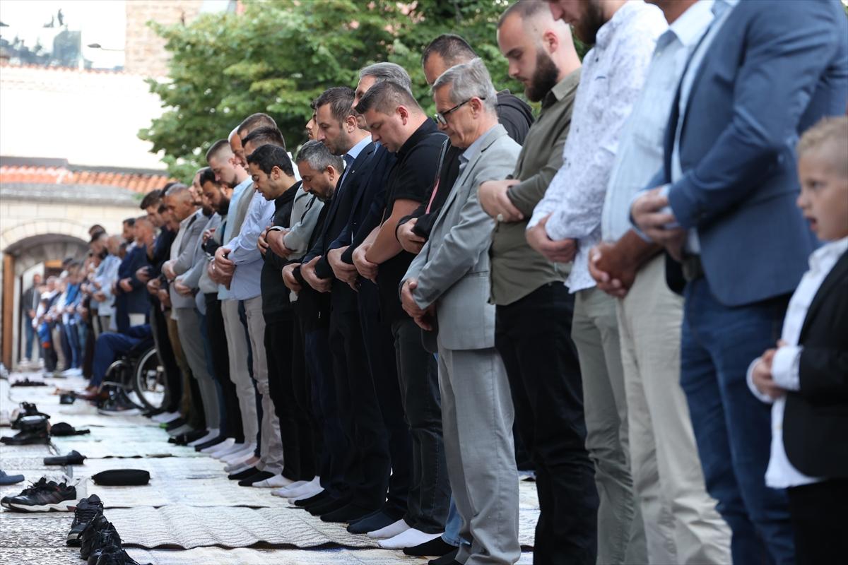 Kurban Bayramı sabahında dünyada bayram namazı