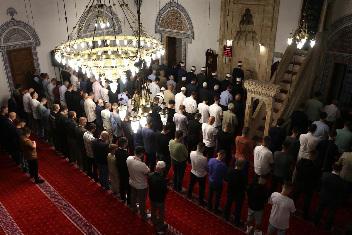 Kurban Bayramı sabahında dünyada bayram namazı