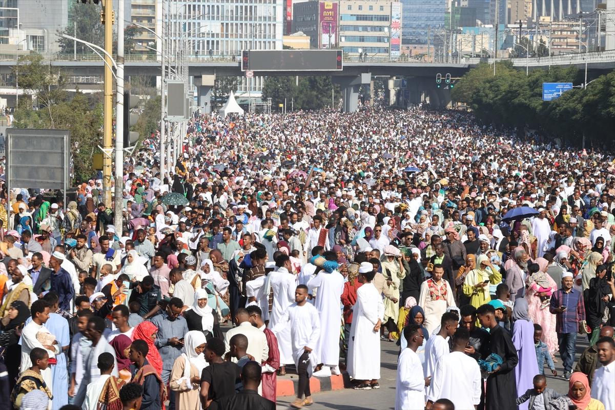 Kurban Bayramı sabahında dünyada bayram namazı