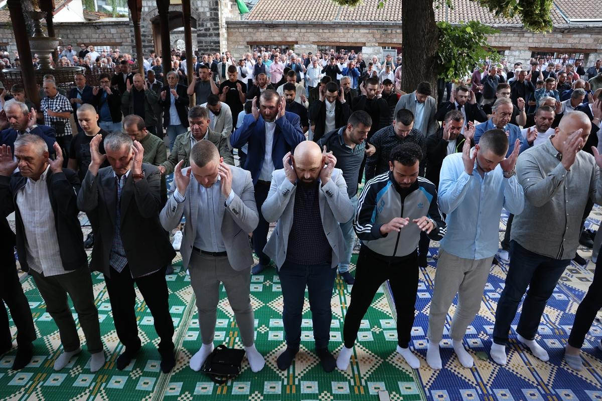 Kurban Bayramı sabahında dünyada bayram namazı