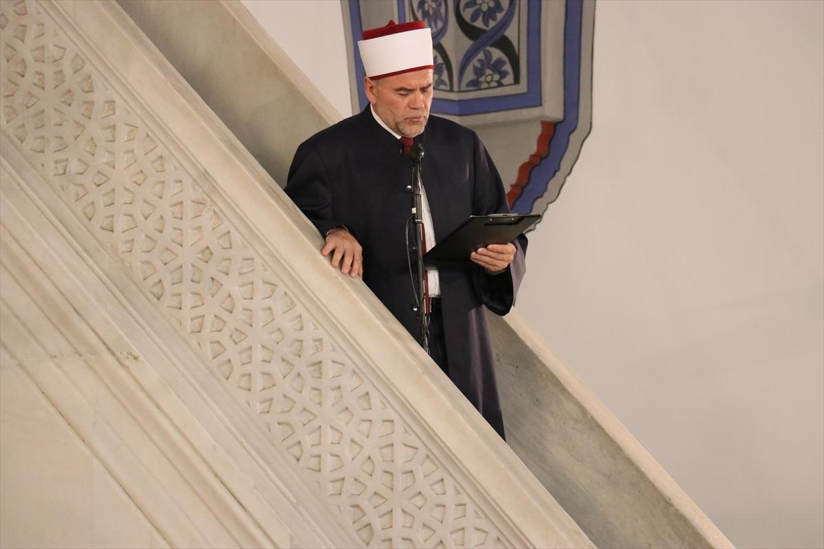 Kurban Bayramı sabahında dünyada bayram namazı