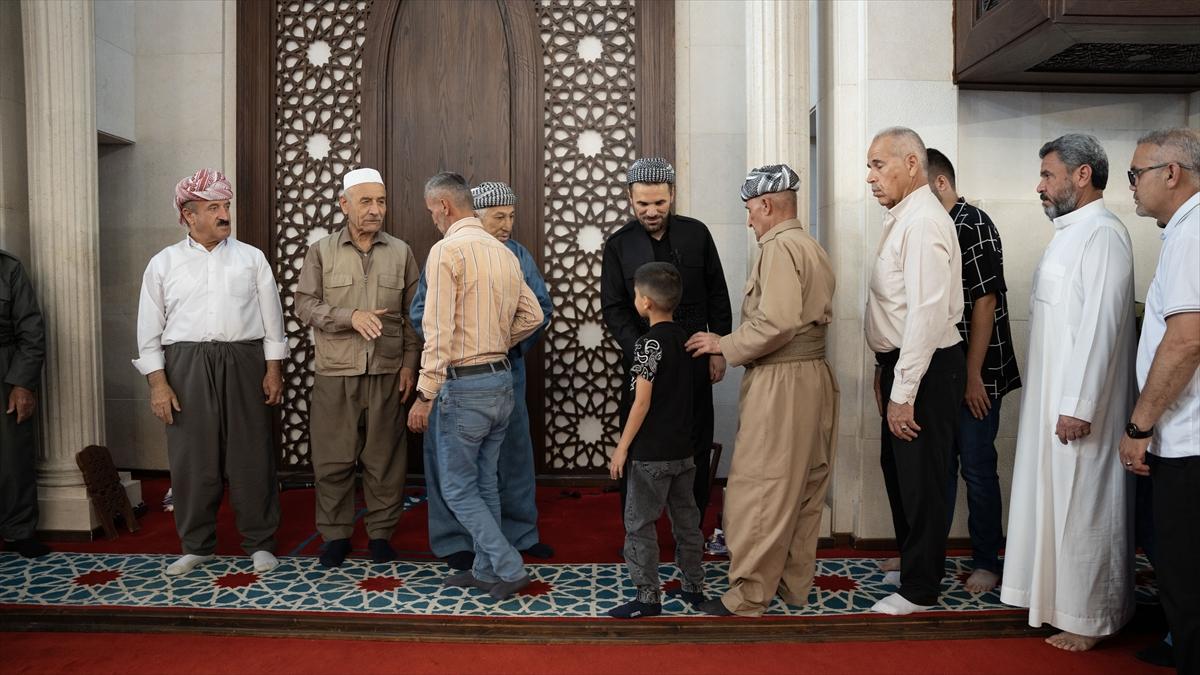 Kurban Bayramı sabahında dünyada bayram namazı