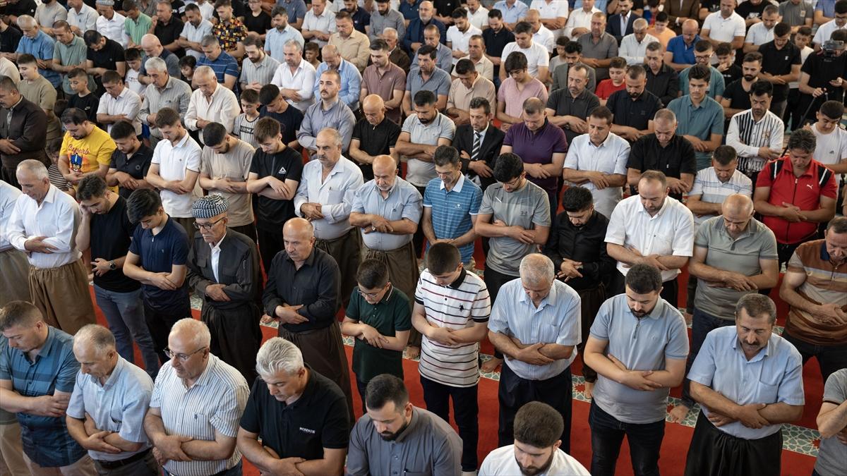 Kurban Bayramı sabahında dünyada bayram namazı