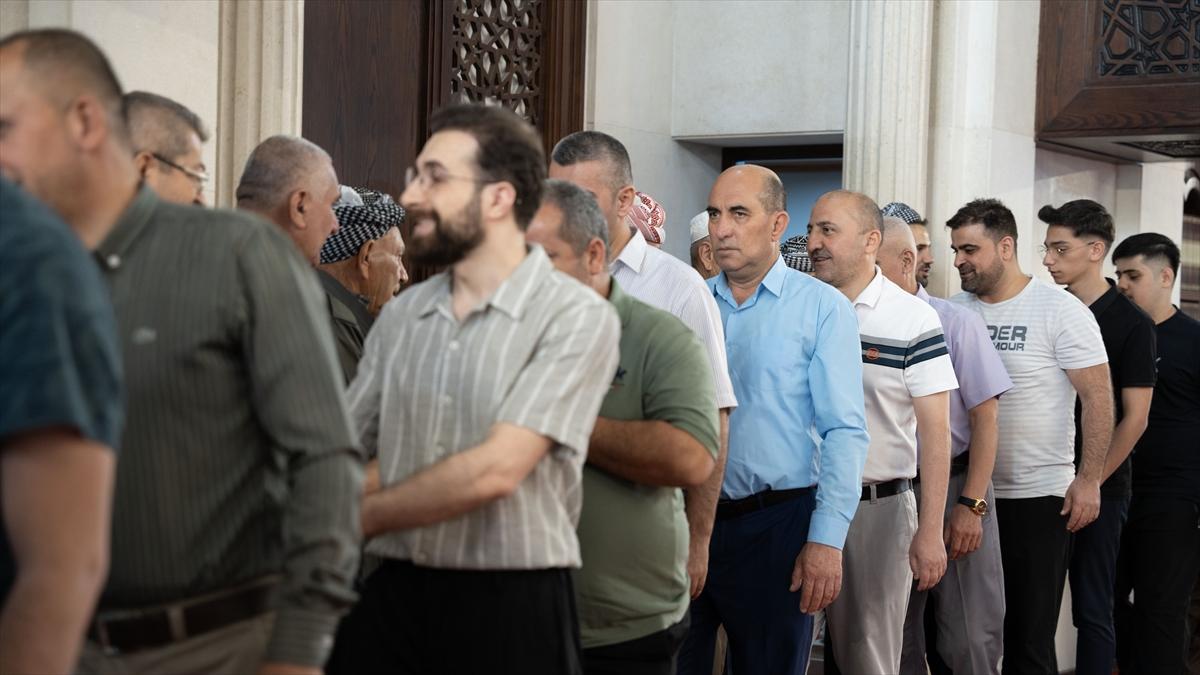 Kurban Bayramı sabahında dünyada bayram namazı