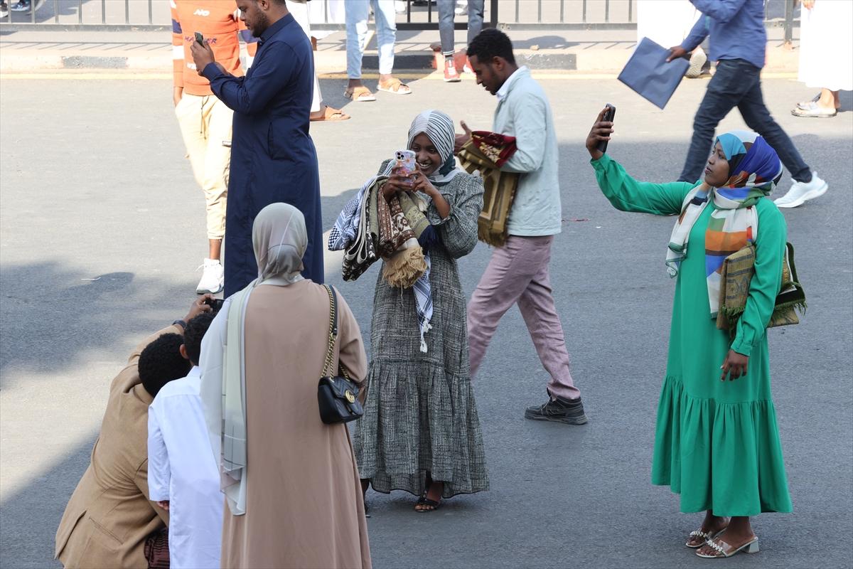 Kurban Bayramı sabahında dünyada bayram namazı