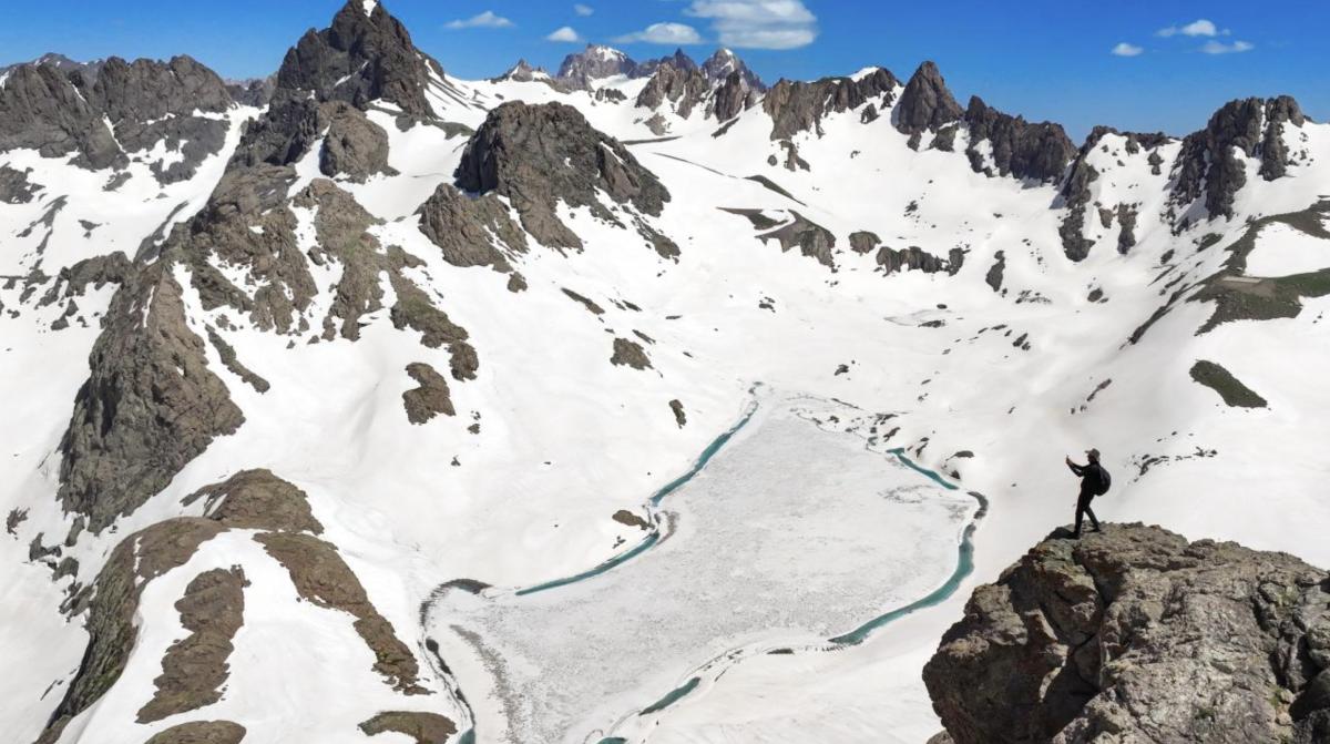 Hakkari'de adrenalin tutkunları karın keyfini çıkardı