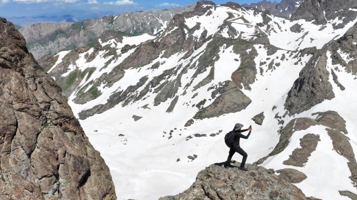 Hakkari'de adrenalin tutkunları karın keyfini çıkardı