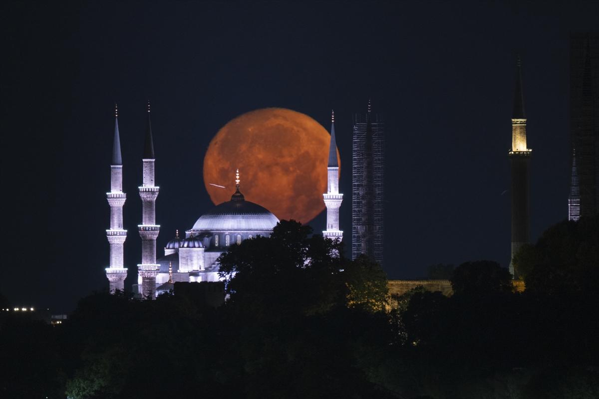 Yurtta geceyi dolunay aydınlattı