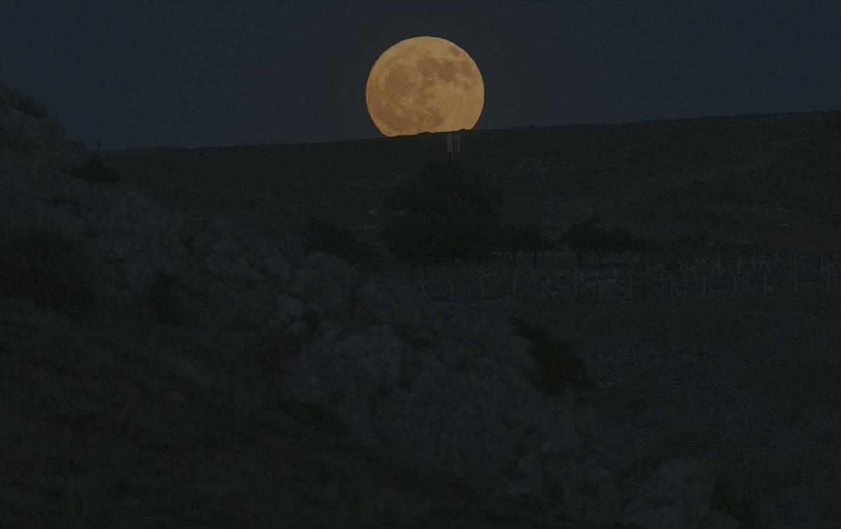 Yurtta geceyi dolunay aydınlattı