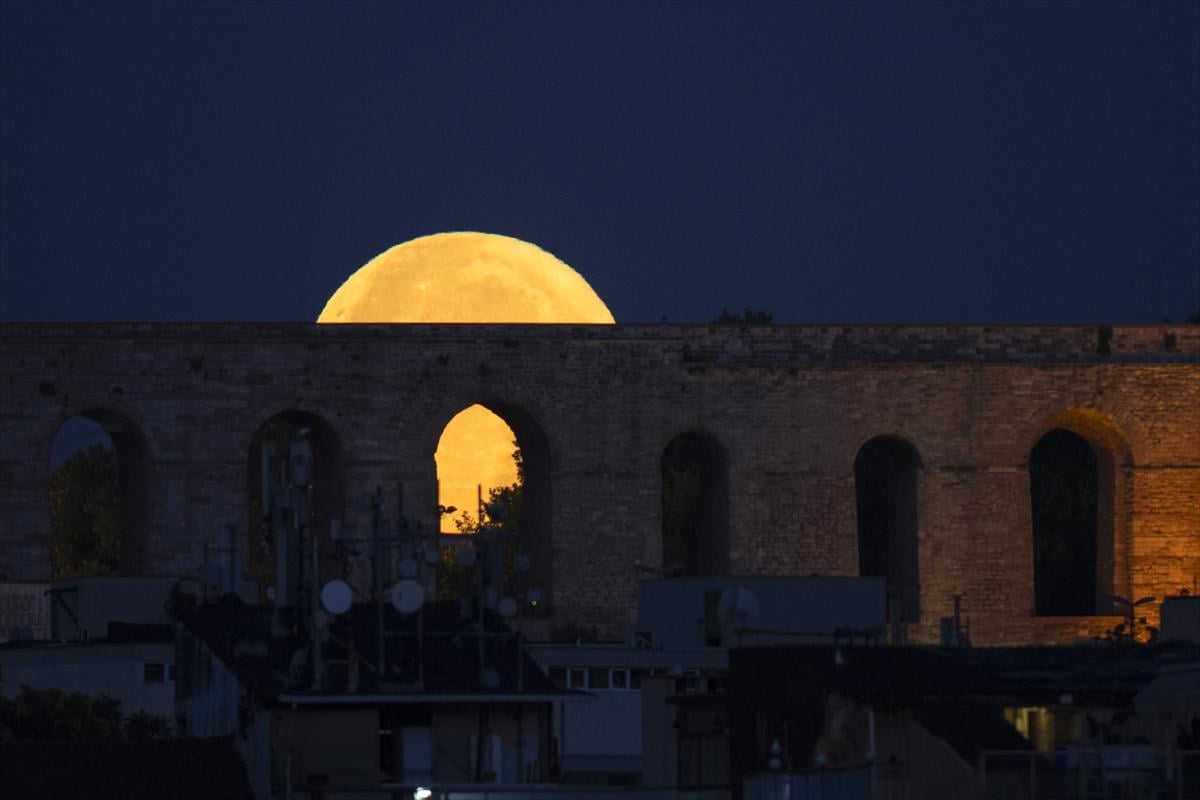 Yurtta geceyi dolunay aydınlattı