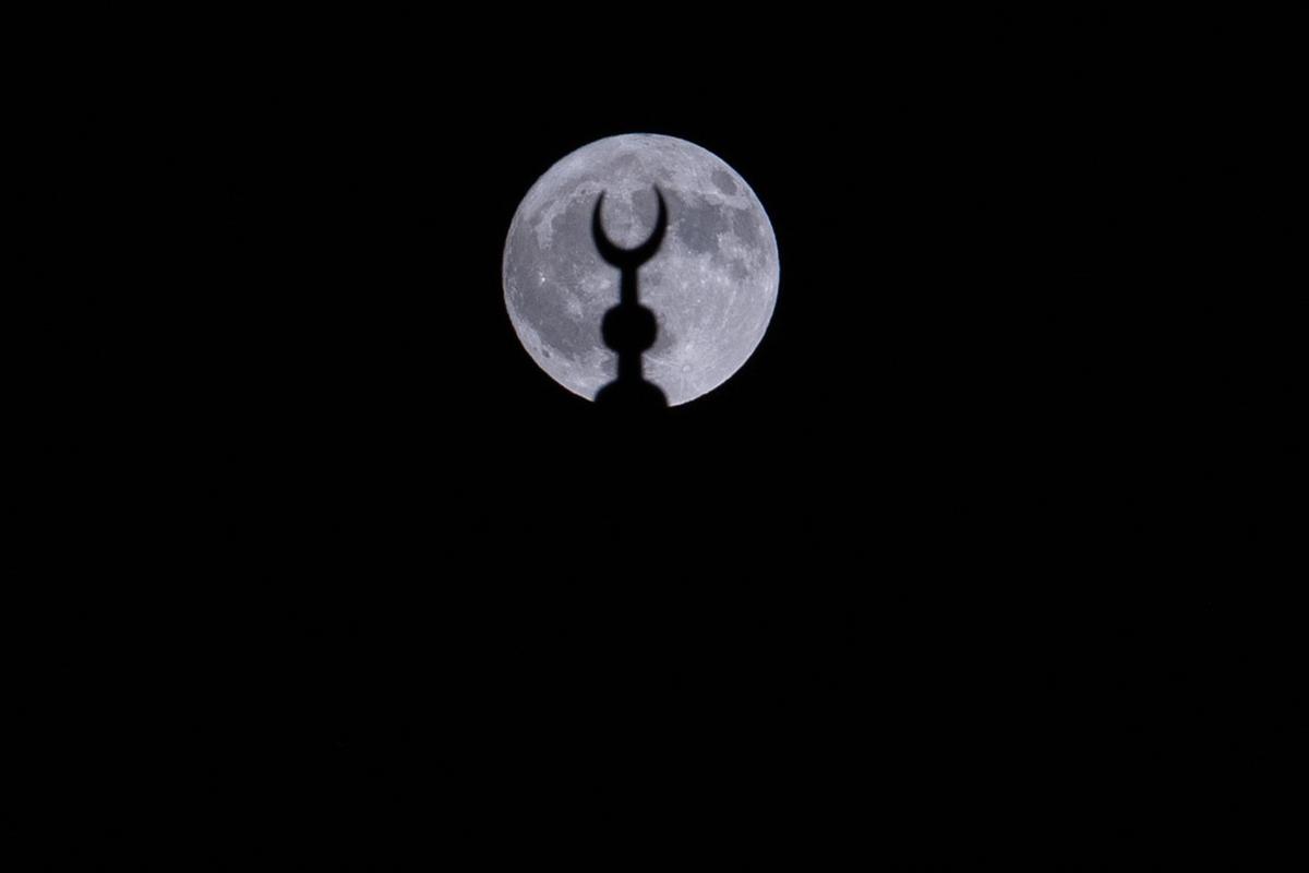 Yurtta geceyi dolunay aydınlattı