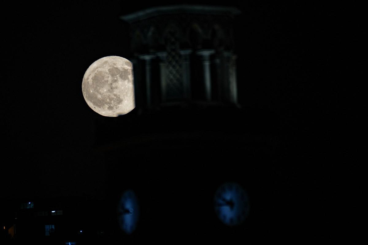 Yurtta geceyi dolunay aydınlattı